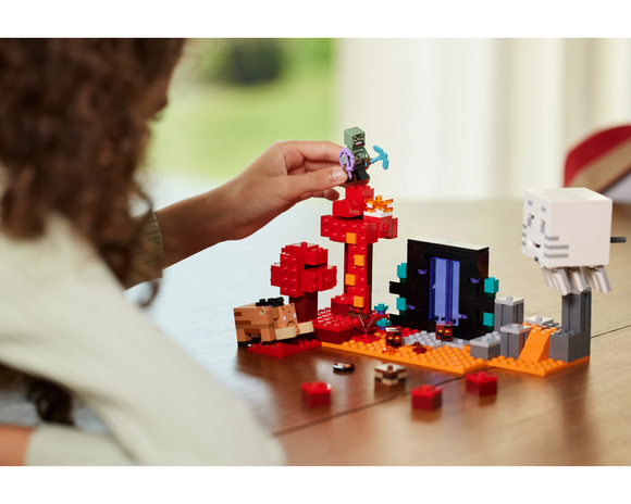 LEGO® The Nether Portal Ambush 21255