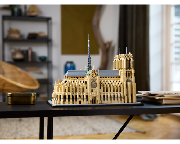 LEGO® Notre-Dame de Paris 21061