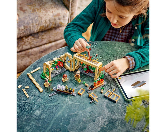 LEGO® Hogwarts™ Castle: Herbology Class 76445