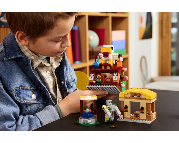 LEGO® The Ghast Balloon Village Attack 21273