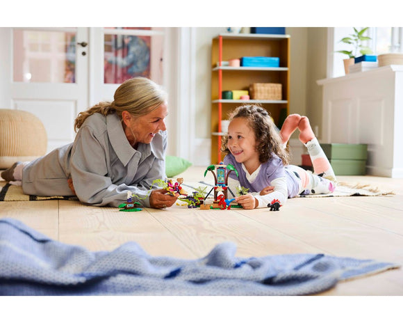 LEGO® Spidey and Gobby's Raptor Battle at Tree House HQ 11200