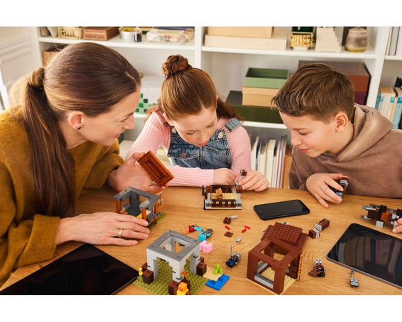 LEGO® The Pillager Outpost and Ravager 21278