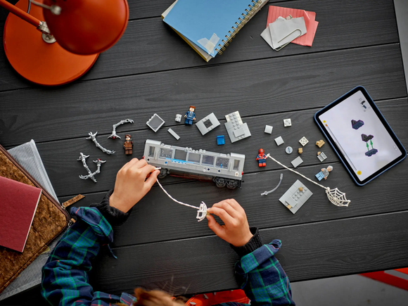 LEGO® Spider-Man vs. Doc Ock Subway Train Scene 76321