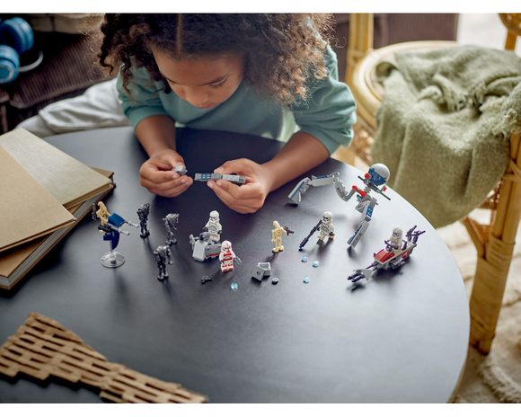 LEGO® Clone Trooper™ & Battle Droid™ Battle Pack 75372