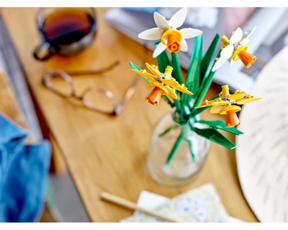 LEGO® Daffodils 40747