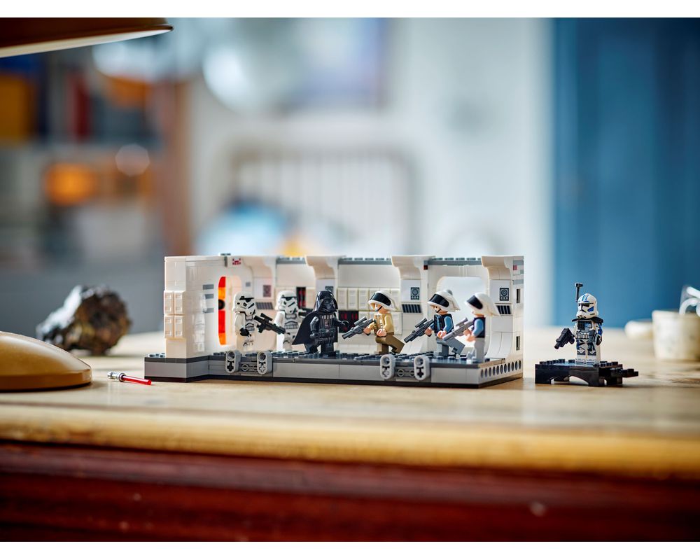 LEGO® Boarding the Tantive IV™ 75387