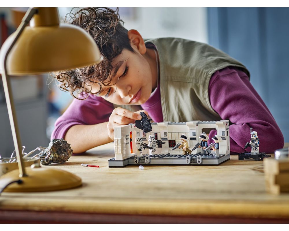 LEGO® Boarding the Tantive IV™ 75387