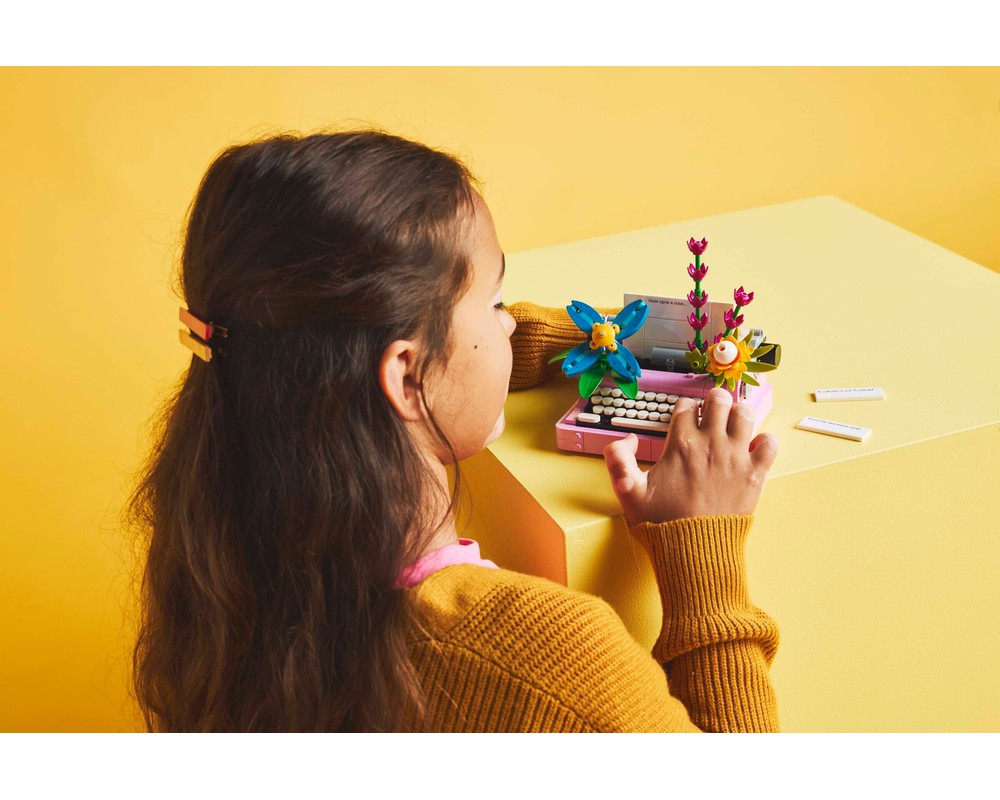 LEGO® Typewriter with Flowers 31169