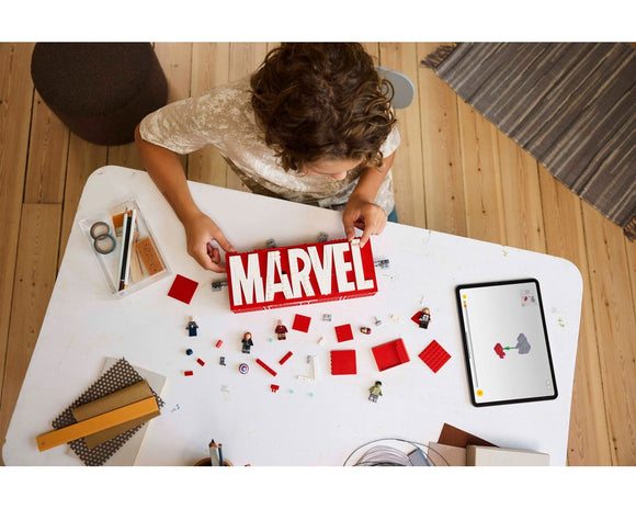 LEGO® MARVEL Logo & Minifigures 76313