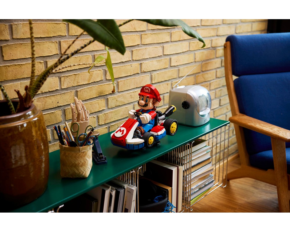 LEGO® Mario Kart™ – Mario & Standard Kart 72037
