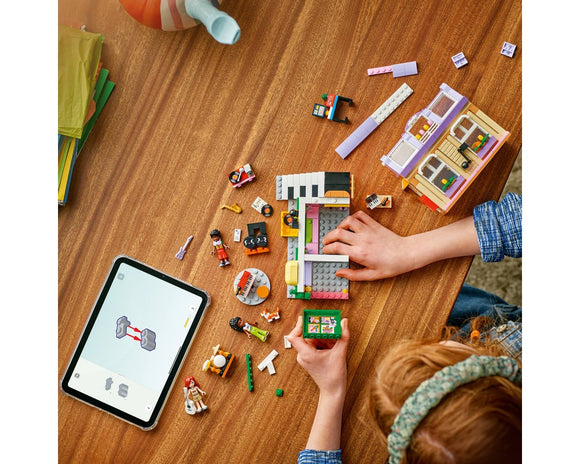 LEGO® Music Store & Apartment 42653