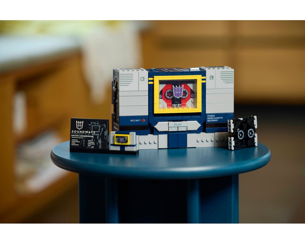 LEGO® Transformers: Soundwave 10358