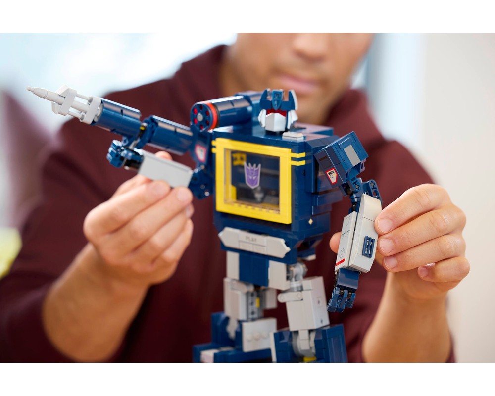 LEGO® Transformers: Soundwave 10358