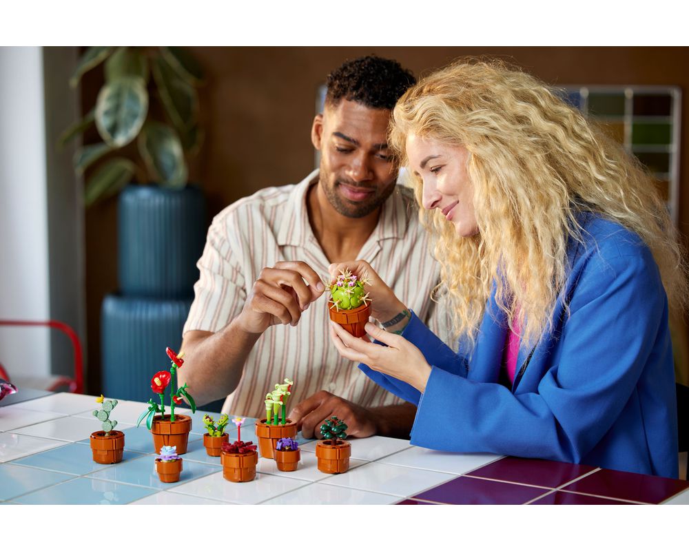 LEGO® Tiny Plants 10329