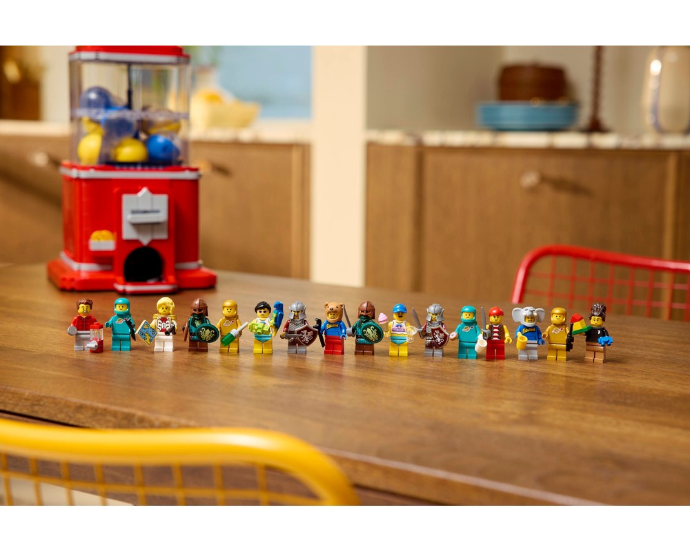 LEGO® Minifigure Vending Machine 21358