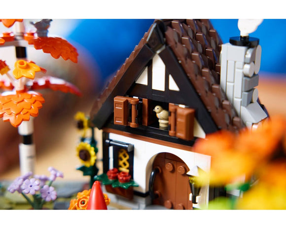 LEGO® Autumn Cottage Garden 11372