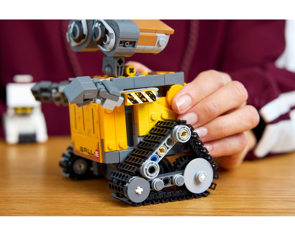 LEGO® WALL-E and EVE 43279