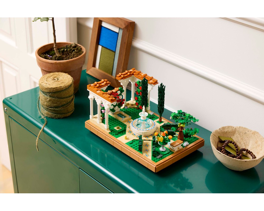 LEGO®  Fountain Garden 10359