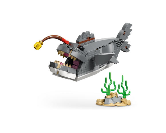 LEGO® Fierce Shark with a Treasure Chest 31381