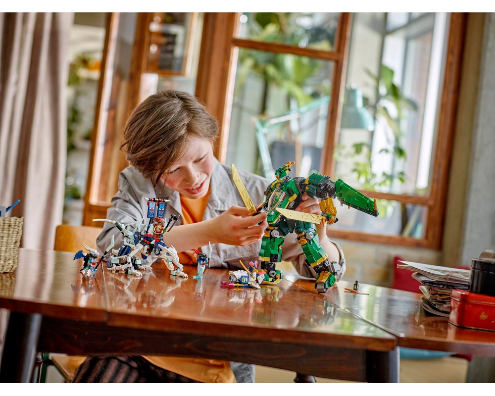 LEGO® Lloyd’s Jet Mech 71845