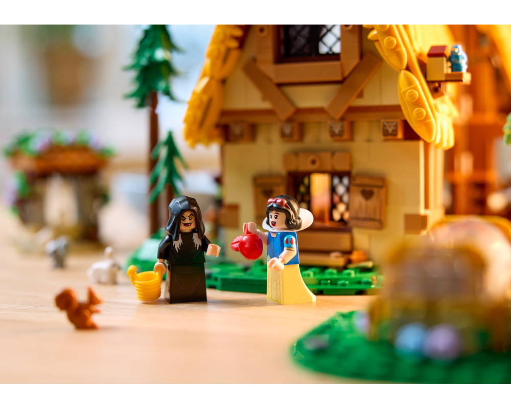 LEGO® Snow White and the Seven Dwarfs' Cottage 43242