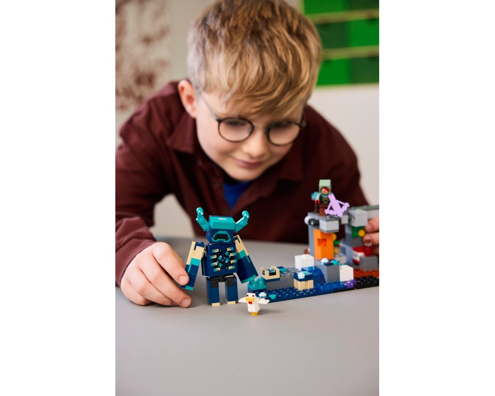 LEGO® The Warden Encounter 21274