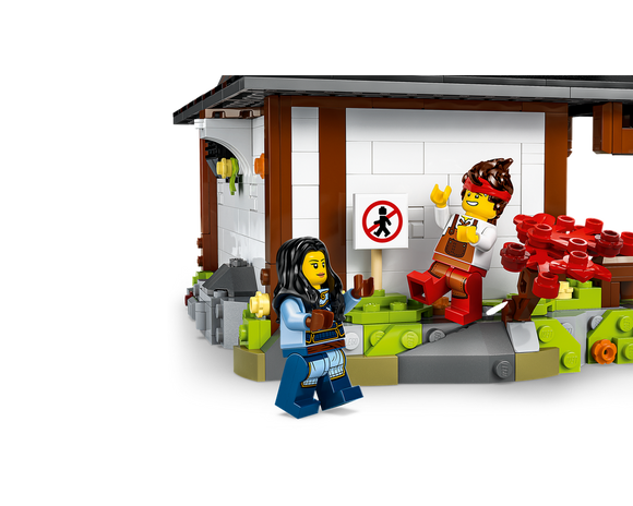 LEGO® Four Weapons Blacksmith 15th Anniversary 71858