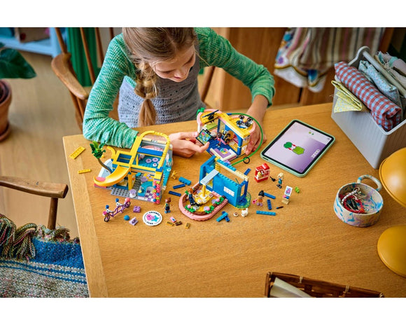 LEGO® Heartlake City Friends Club House 42689
