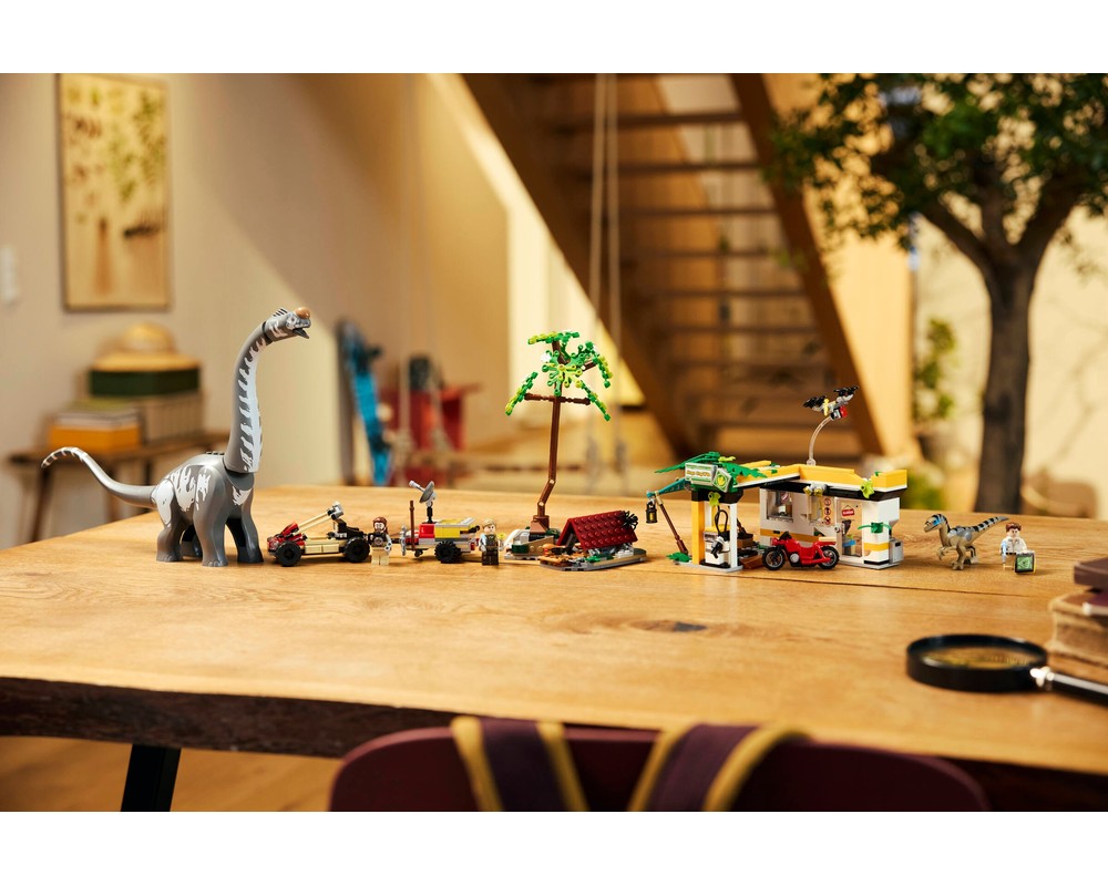 LEGO® Raptor & Titanosaurus Tracking Mission 76973