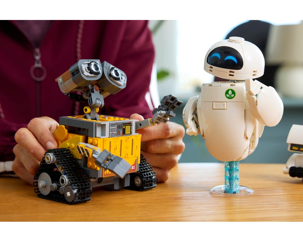 LEGO® WALL-E and EVE 43279