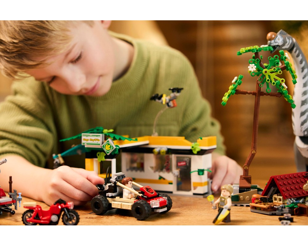 LEGO® Raptor & Titanosaurus Tracking Mission 76973