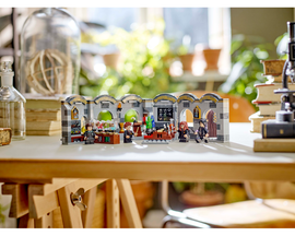 LEGO® Hogwarts™ Castle: Potions Class 76431 - 0