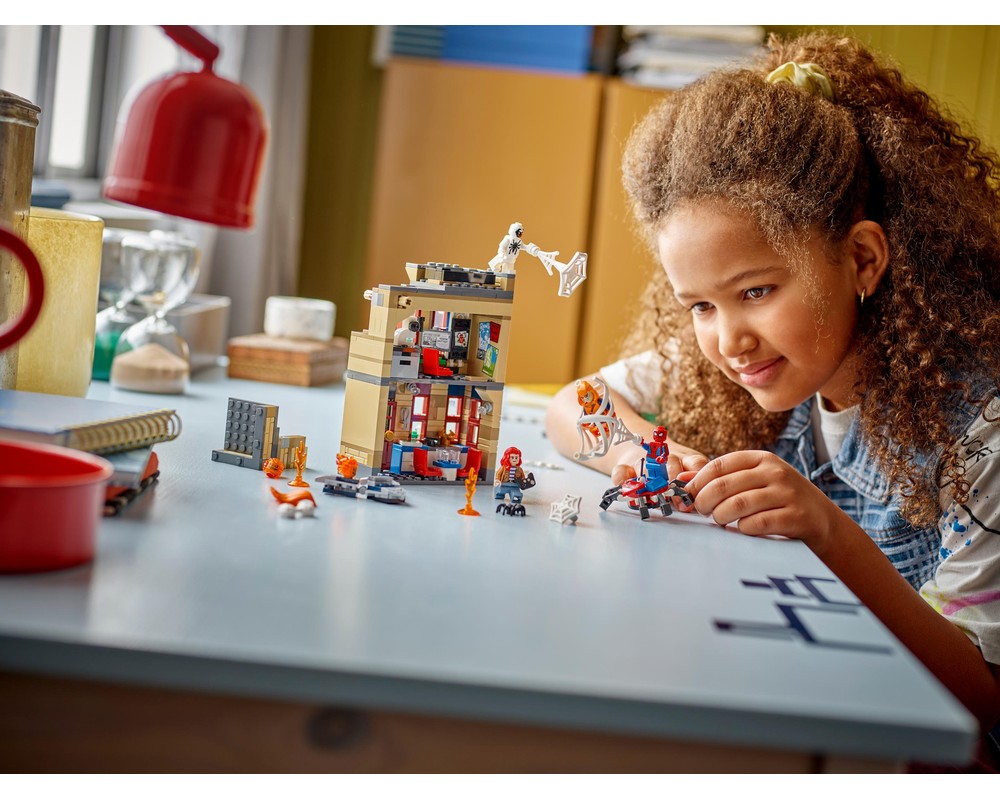 LEGO® Peter Parker’s Apartment 76317