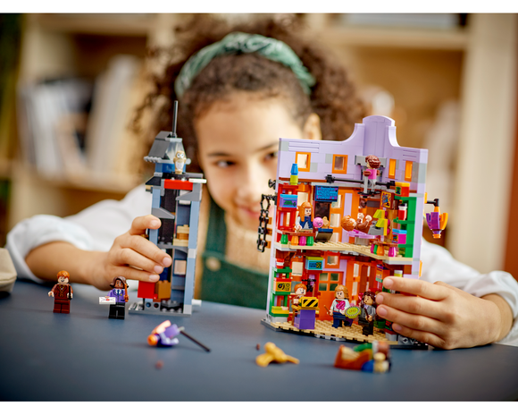 LEGO® Diagon Alley™: Weasleys' Wizard Wheezes™ 76422