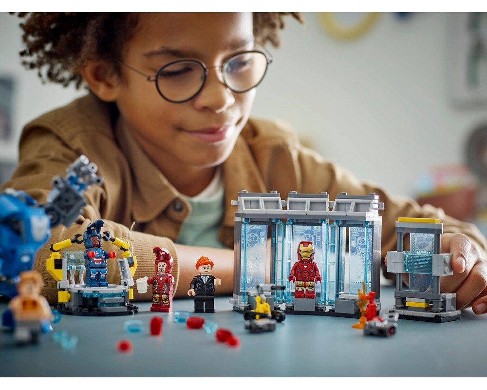 76315 LEGO® Iron Man's Laboratory: Hall of Armor 76315 | I'm Rick James Bricks