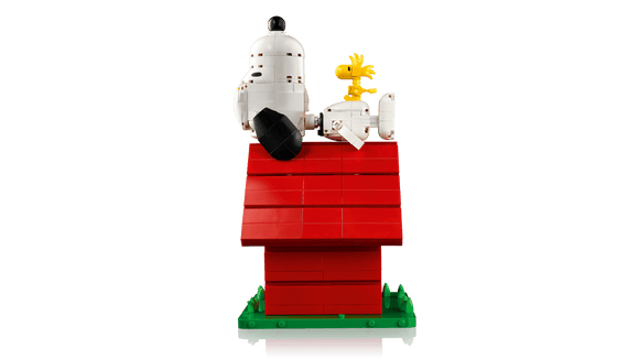LEGO® Peanuts: Snoopy's Doghouse 21368