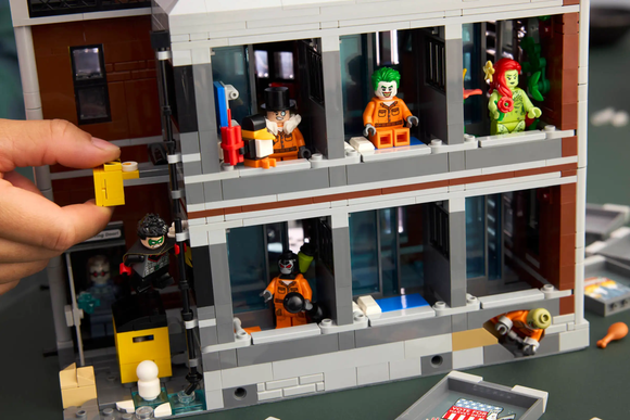 LEGO® Arkham Asylum™ 76300