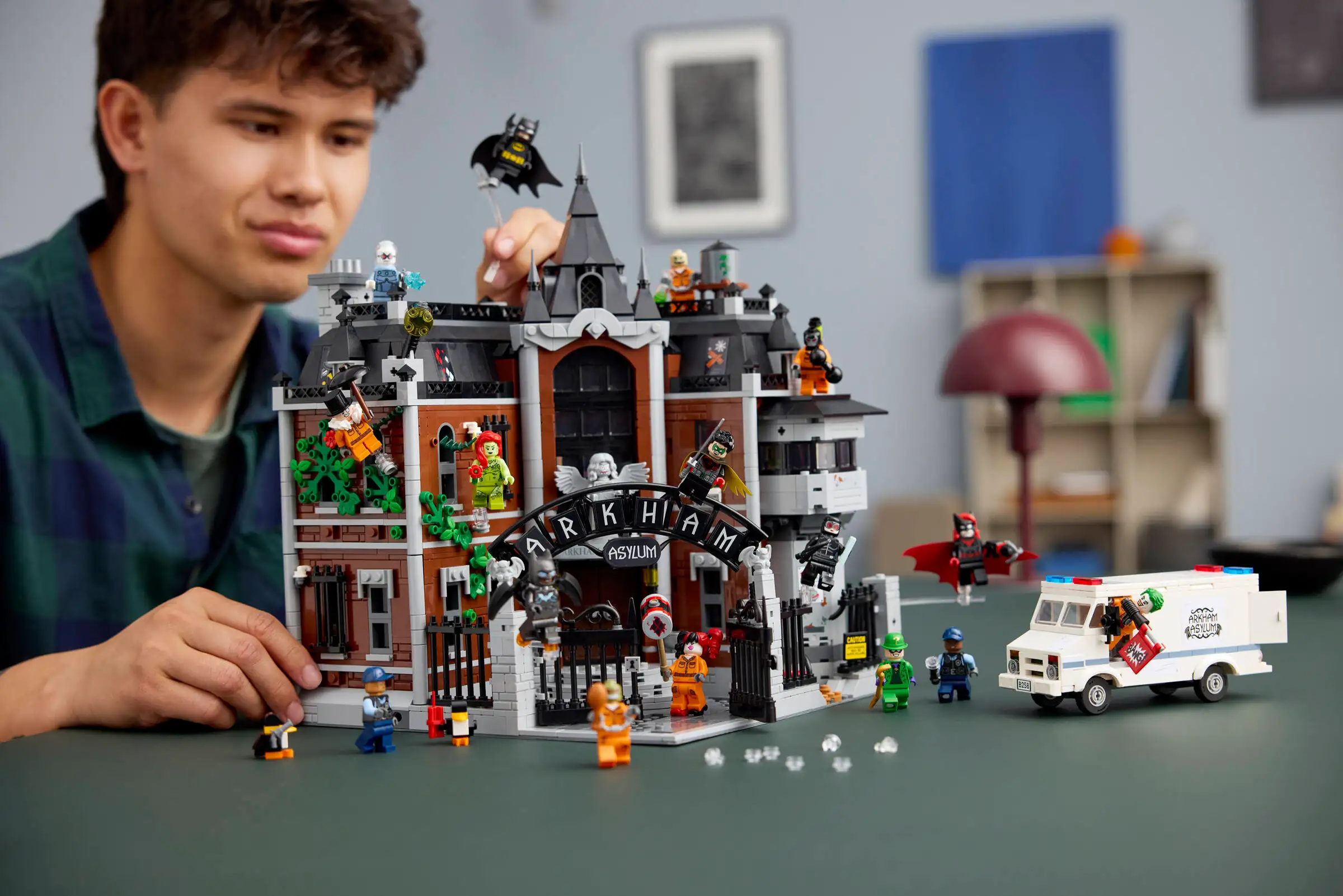LEGO® Arkham Asylum™ 76300