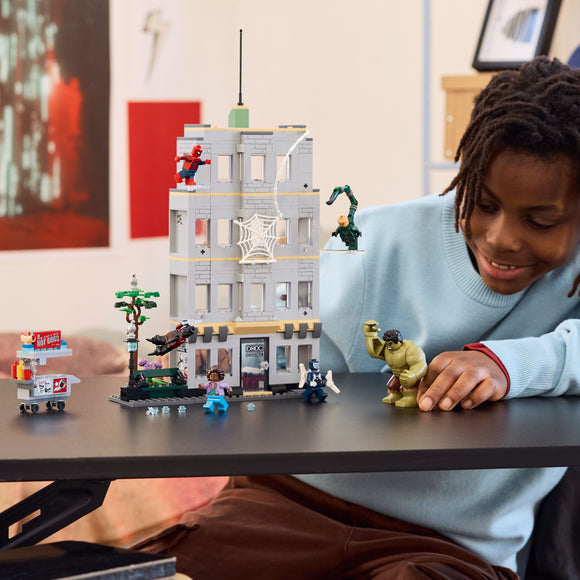 LEGO® Spider-Man vs. Hulk Epic Clash 76350