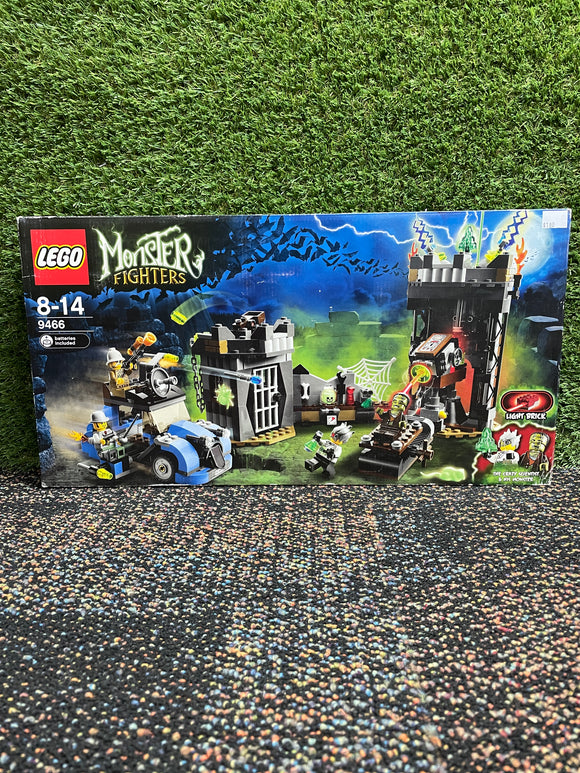 LEGO® The Crazy Scientist & His Monster 9466