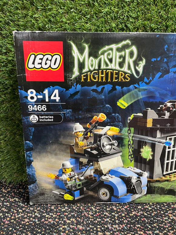 LEGO® The Crazy Scientist & His Monster 9466