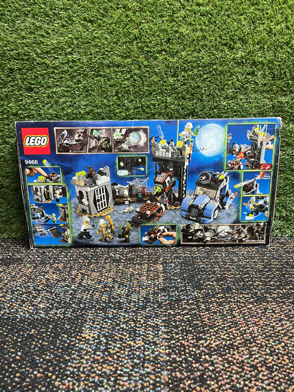 LEGO® The Crazy Scientist & His Monster 9466