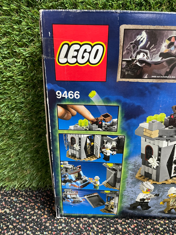 LEGO® The Crazy Scientist & His Monster 9466