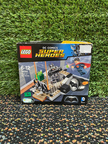 LEGO® Clash of the Heroes 76044 - 0