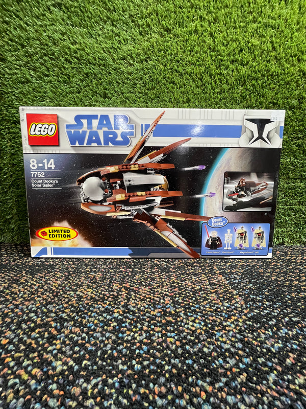 LEGO® Count Dooku's Solar Sailer™ 7752