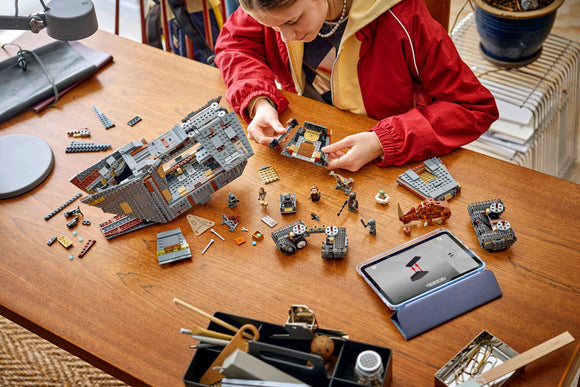 LEGO® Offworld Sandcrawler™ and Mudhorn 75453