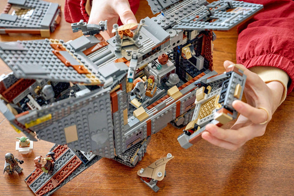 LEGO® Offworld Sandcrawler™ and Mudhorn 75453