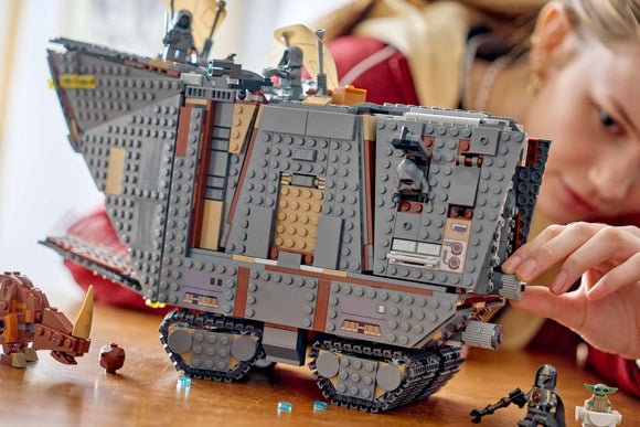 LEGO® Offworld Sandcrawler™ and Mudhorn 75453