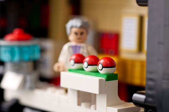 LEGO® Iconic Trainer Moments Poké Ball 72154