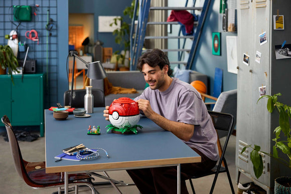 LEGO® Iconic Trainer Moments Poké Ball 72154